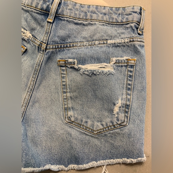 Zara Distressed High Waisted Zip Fly Denim Shorts Size 6 - Picture 8 of 11